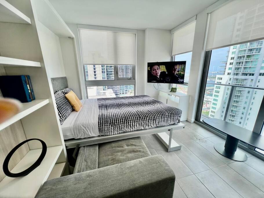 Apartamento Spacious Studio In The Heart Of Downtown Miami Exterior foto